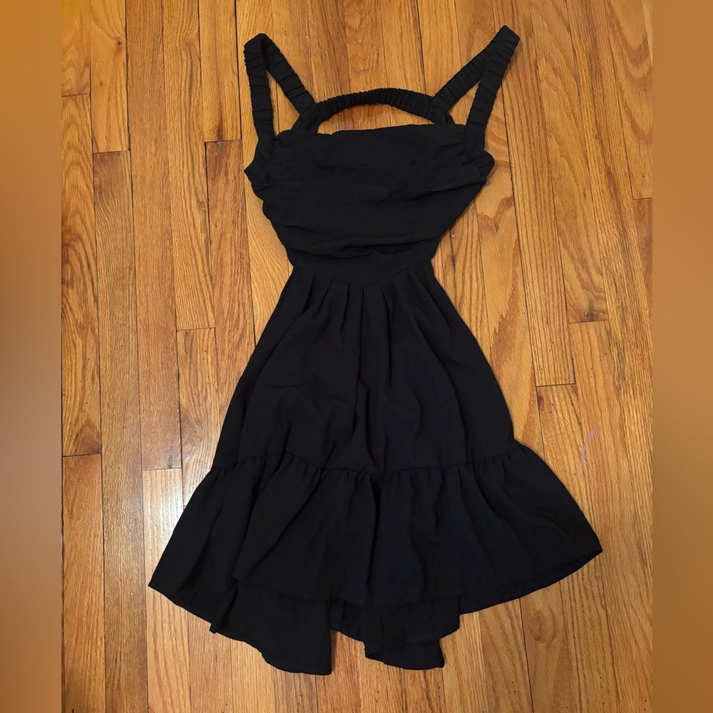 black flowly dress perfect for summer